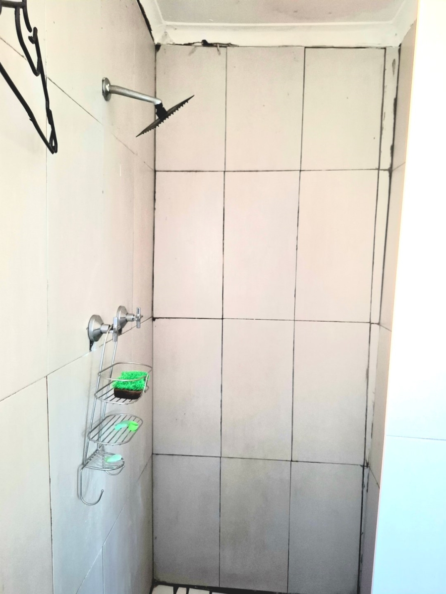 4 Bedroom Property for Sale in Oakdale Western Cape